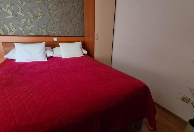 Camera Economy, Sobe/rooms Riva