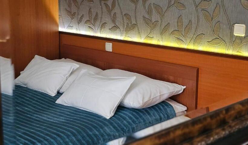 Camera Economy, Sobe/rooms Riva