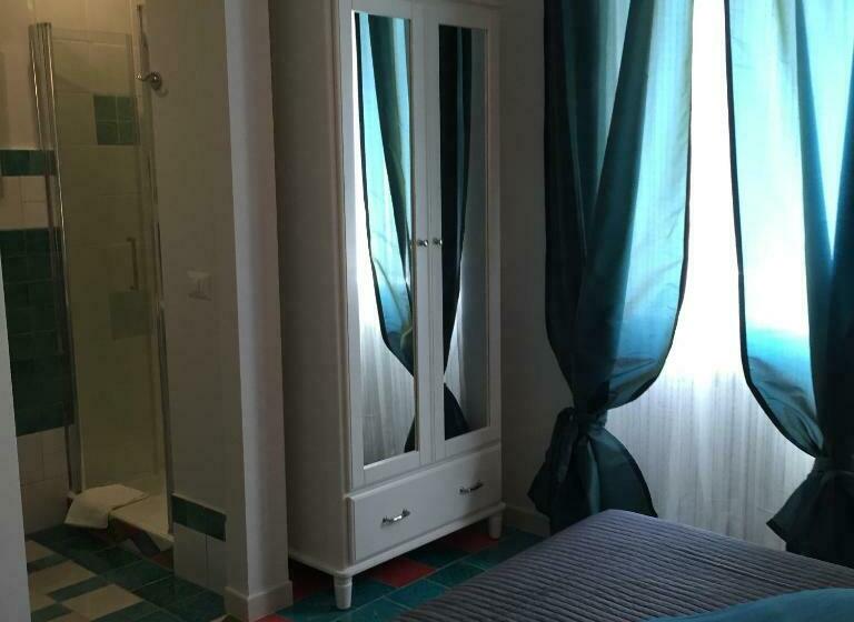 اتاق استاندارد, Via Roma 205