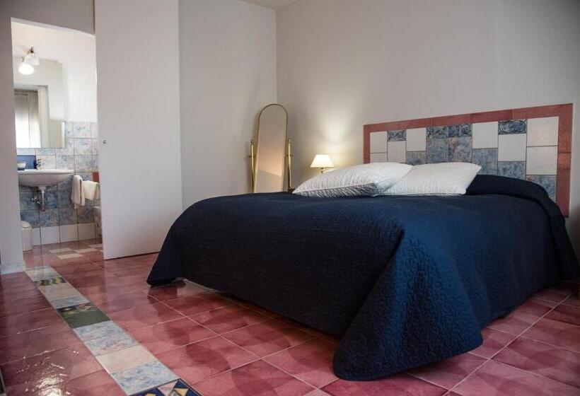 اتاق استاندارد, Via Roma 205