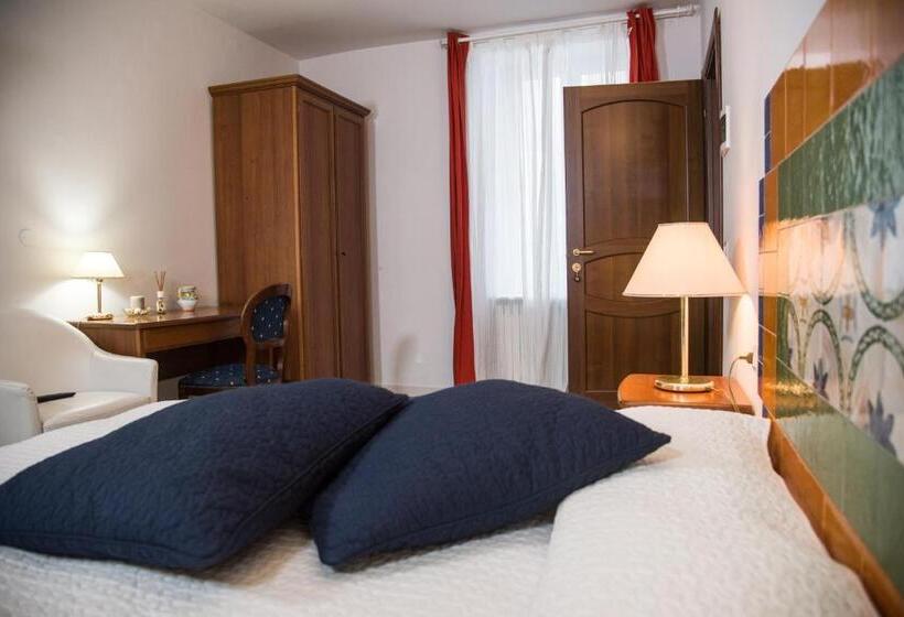 اتاق لوکس با تخت بزرگ, Via Roma 205