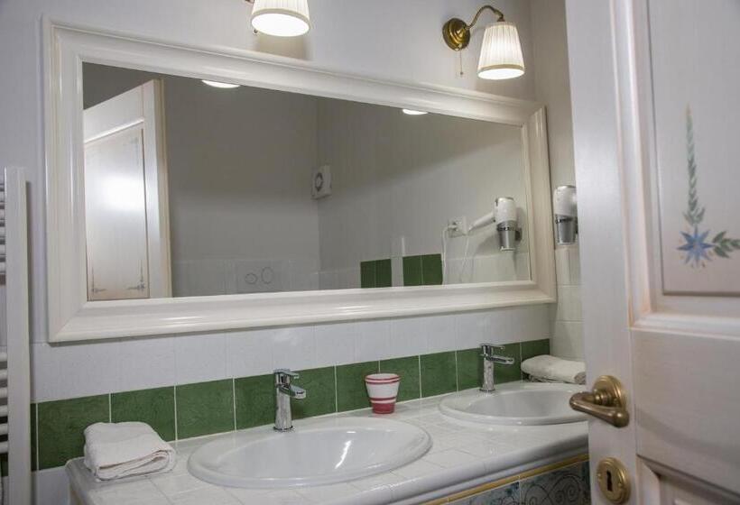 اتاق لوکس با تخت بزرگ, Via Roma 205