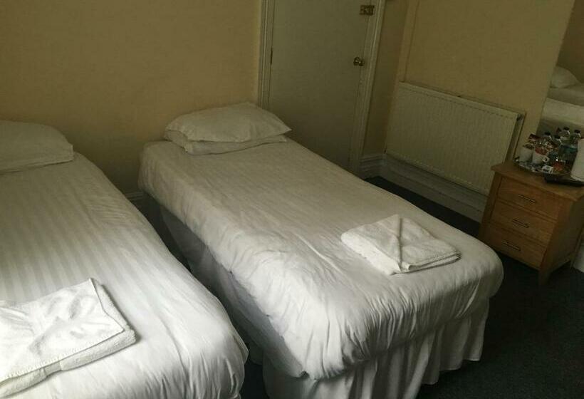 חדר סטנדרט חדר אמבטיה משותף, Four Seasons Budget