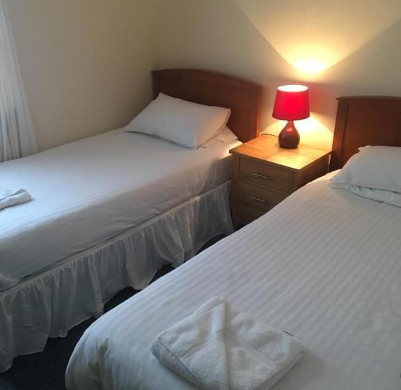 חדר סטנדרד יחיד חדר אמבטיה משותף, Four Seasons Budget