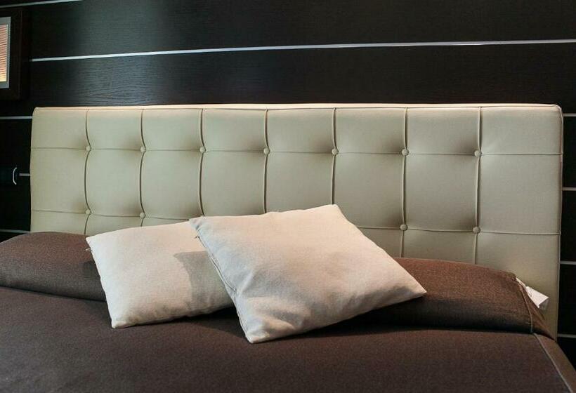 Camera Deluxe, Aurora