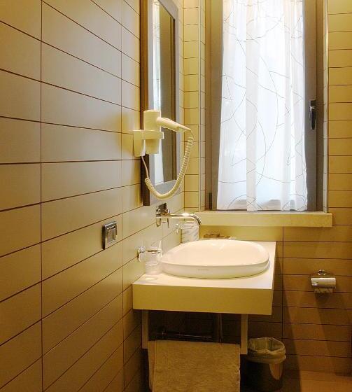 Camera Deluxe, Aurora