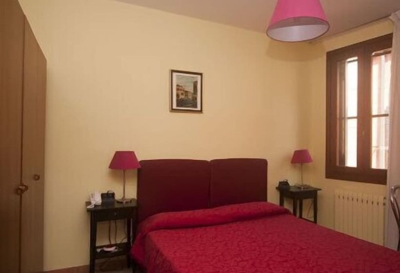 Standaardkamer met Gedeelde Badkamer, Dalla Mora