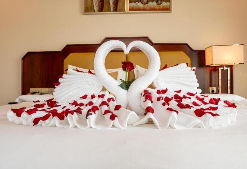 סוויטה עם נוף לנהר, Lbn Asian