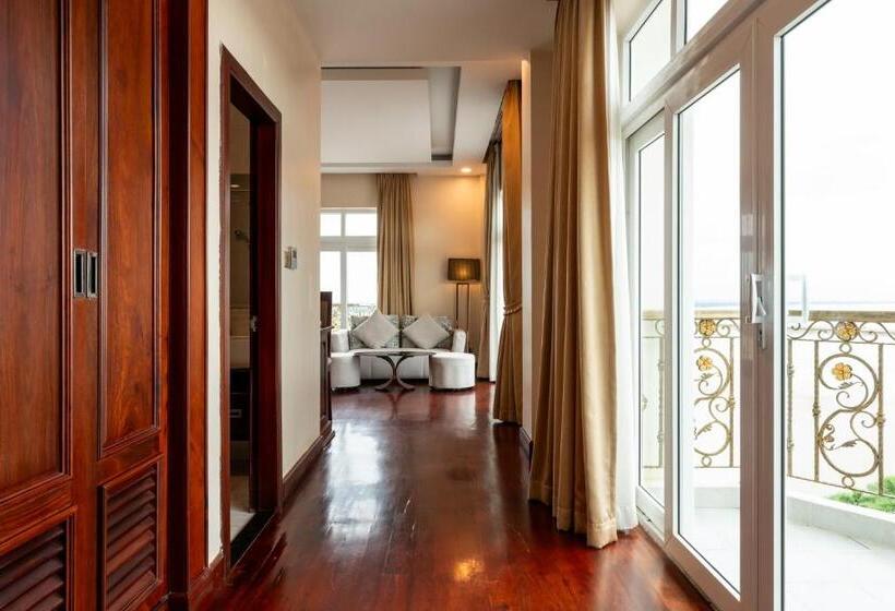 סוויטה עם נוף לנהר, Lbn Asian