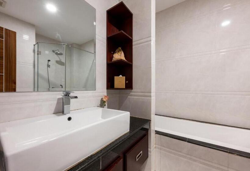 חדר סופריור, Lbn Asian