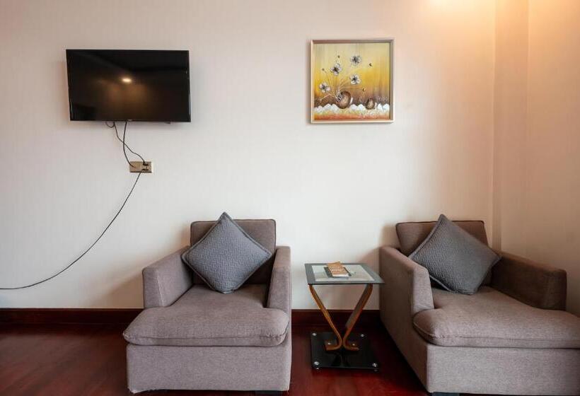 חדר סופריור, Lbn Asian