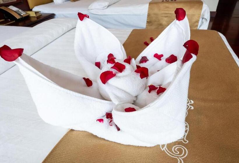 חדר סופריור, Lbn Asian