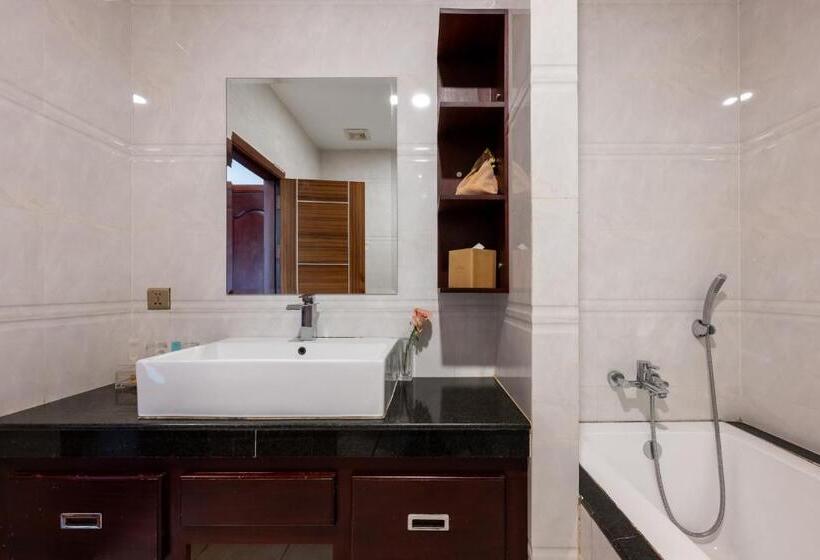 חדר סופריור, Lbn Asian