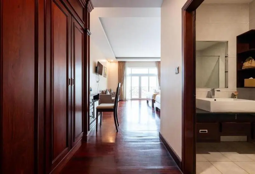 Chambre Supérieure, Lbn Asian