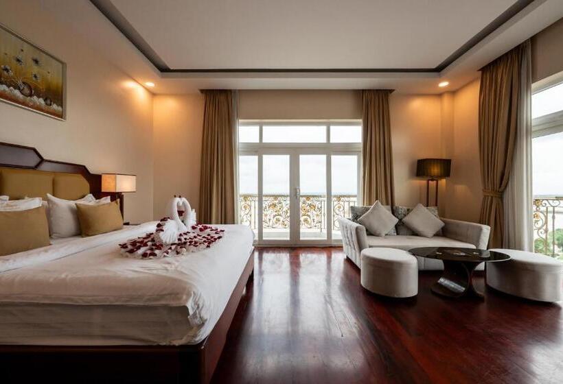 סוויטה עם נוף לנהר, Lbn Asian