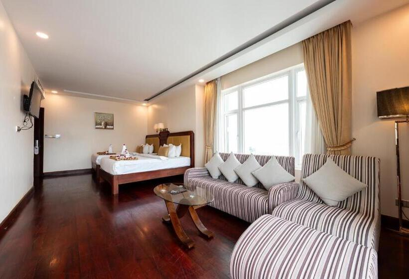 סוויטה עם נוף לנהר, Lbn Asian