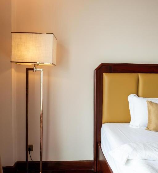 חדר סופריור, Lbn Asian