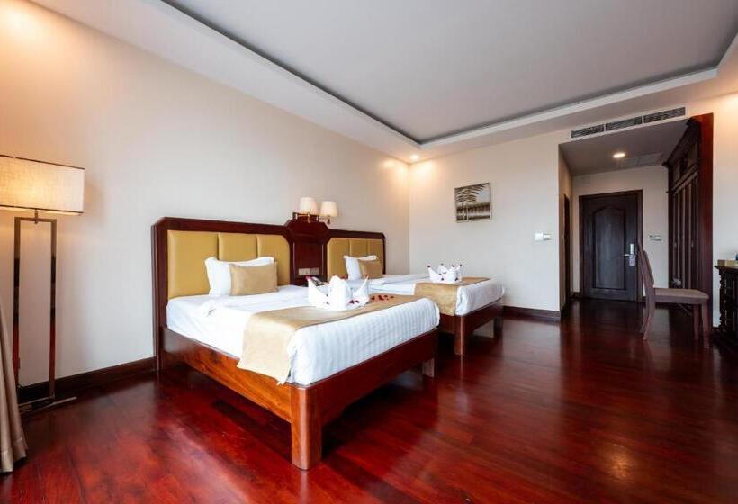 חדר סופריור, Lbn Asian