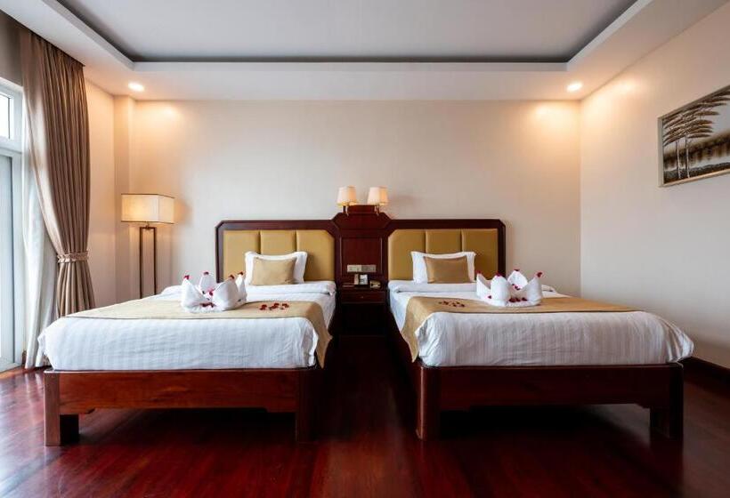 חדר סופריור, Lbn Asian