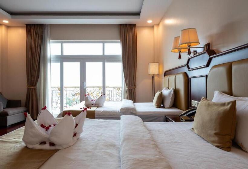 חדר סופריור, Lbn Asian