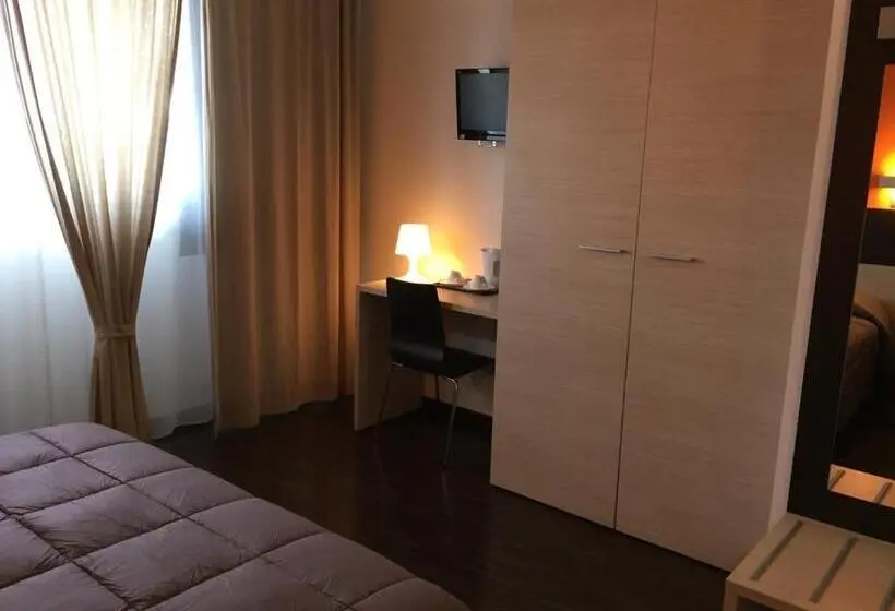 Habitación Triple Estándar, Milano