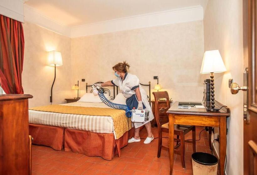 غرفة قياسية ثلاثية, Ristorante La Pergola