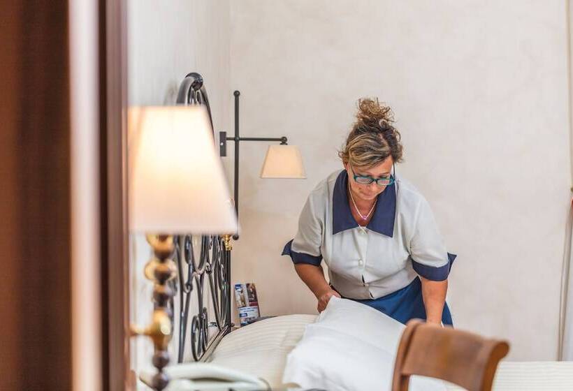 غرفة قياسية ثلاثية, Ristorante La Pergola