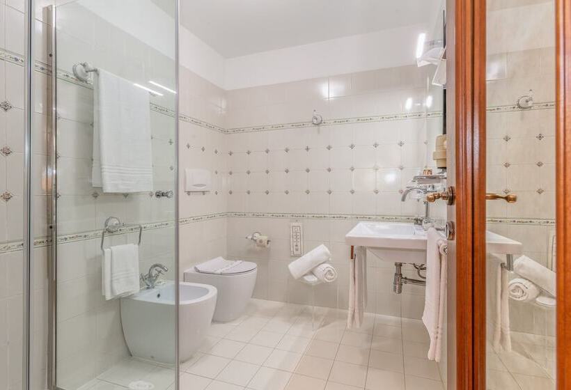 غرفة قياسية ثلاثية, Ristorante La Pergola