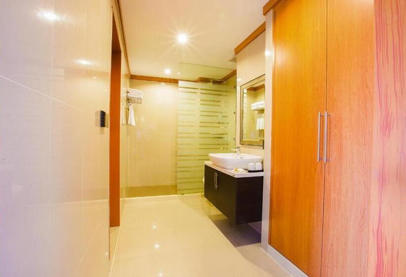 패밀리 스위트, Romantic Khon Kaen