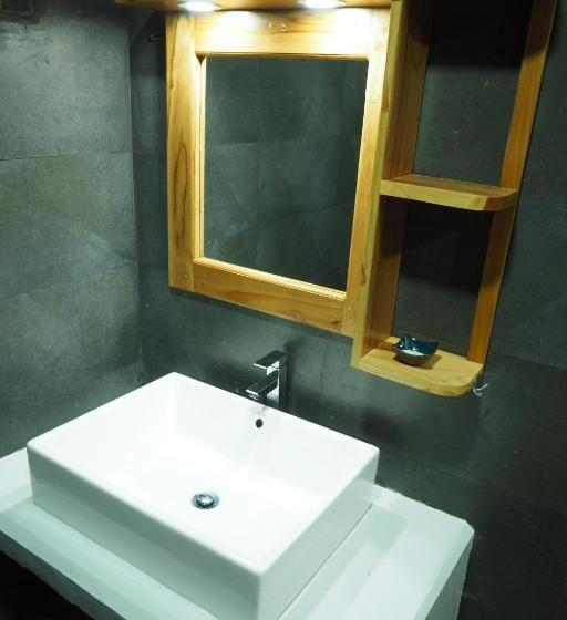 غرفة ديلوكس مطلّة علي البحر, The Seascape