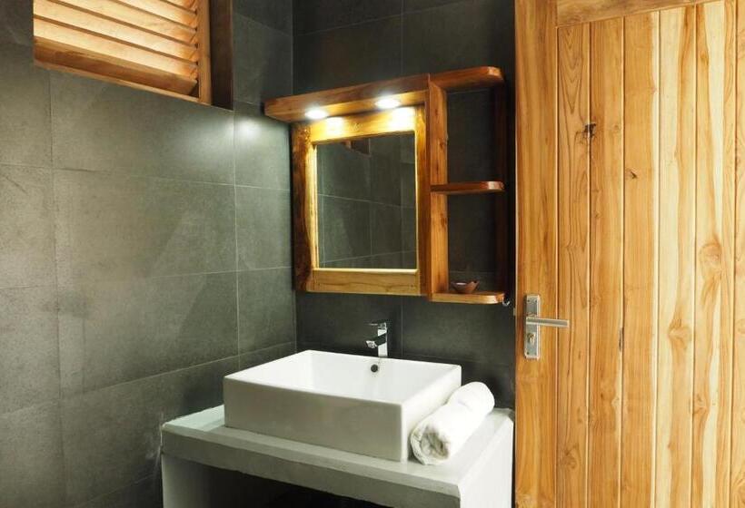 غرفة قياسية مطلّة علي البحر, The Seascape