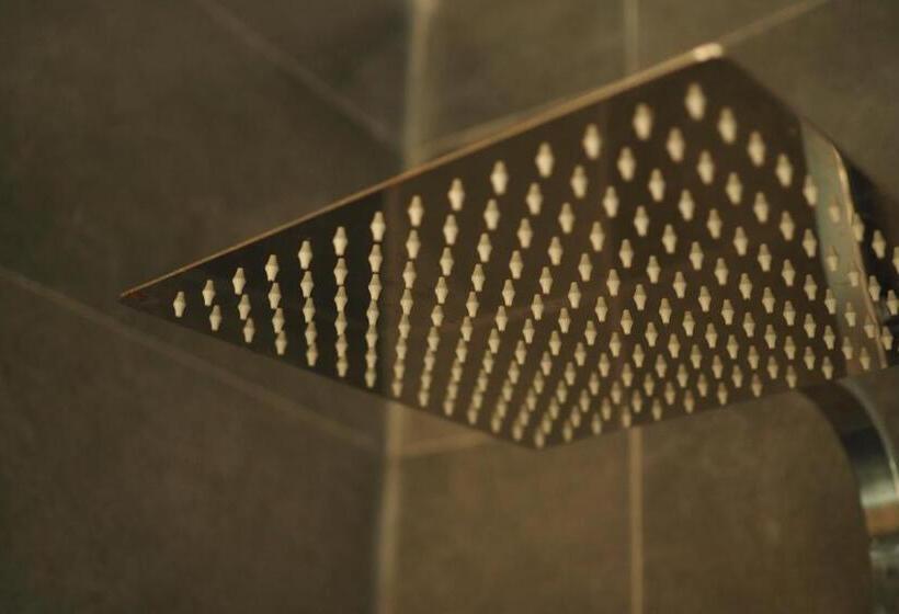 غرفة قياسية مطلّة علي البحر, The Seascape