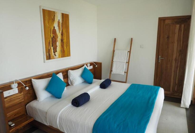 غرفة قياسية مطلّة علي البحر, The Seascape