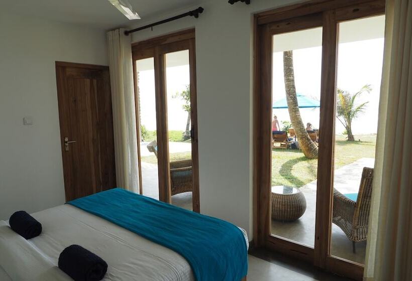 غرفة قياسية مطلّة علي البحر, The Seascape