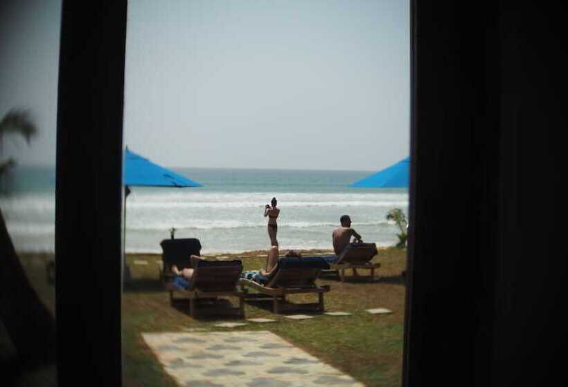 غرفة قياسية مطلّة علي البحر, The Seascape