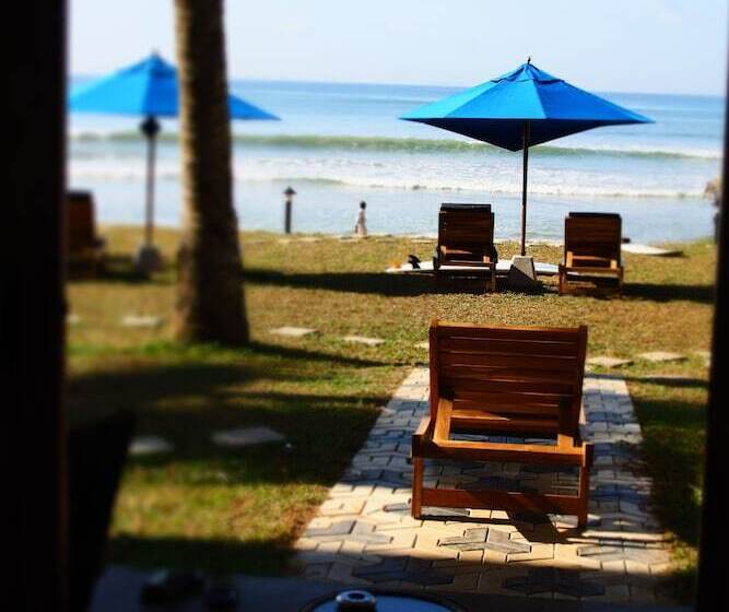 غرفة قياسية مطلّة علي البحر, The Seascape