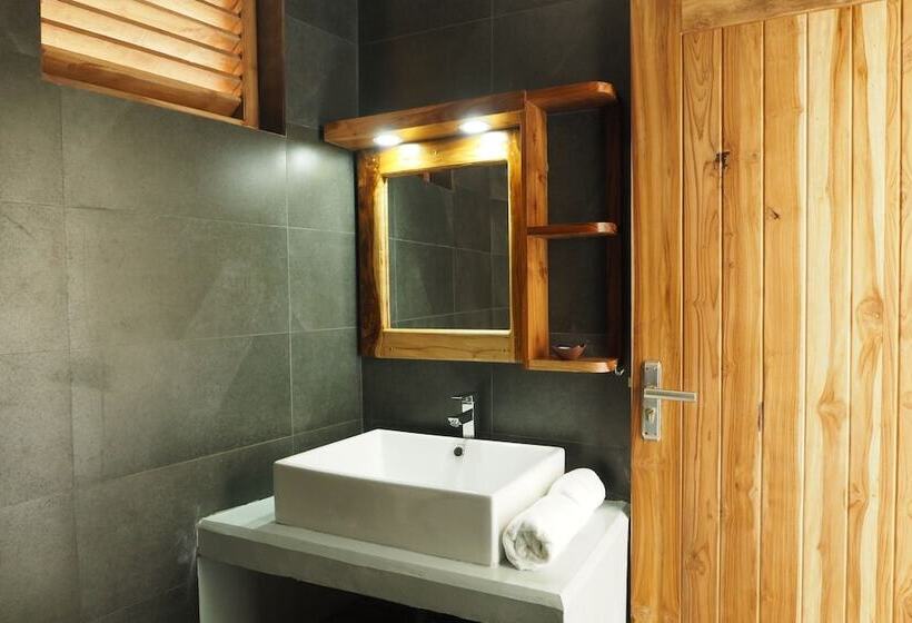 غرفة قياسية مطلّة علي البحر, The Seascape