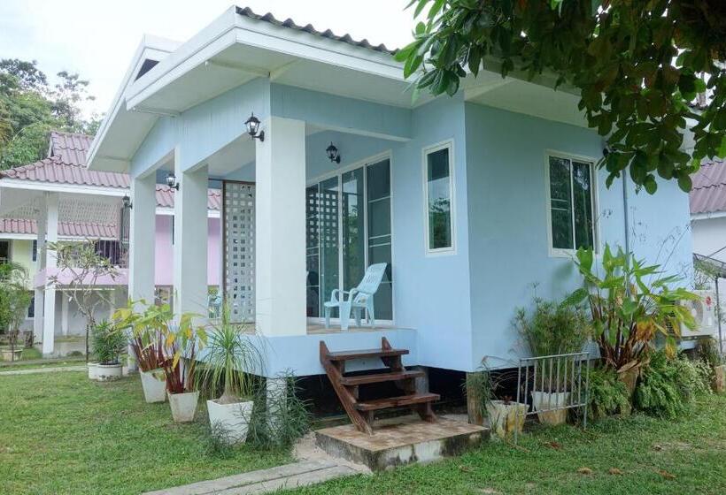 ویلای استاندارد با چشمانداز باغ, Mook Ing Lay