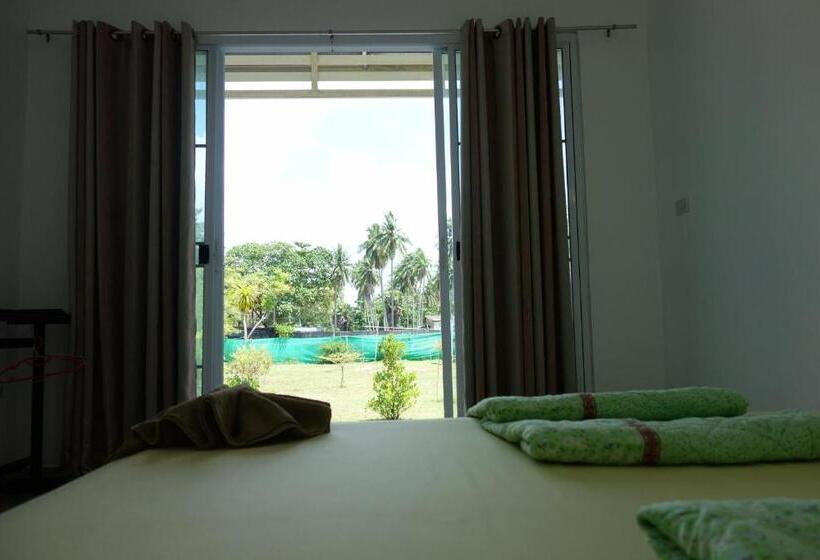 اتاق استاندارد اینتریور, Mook Ing Lay