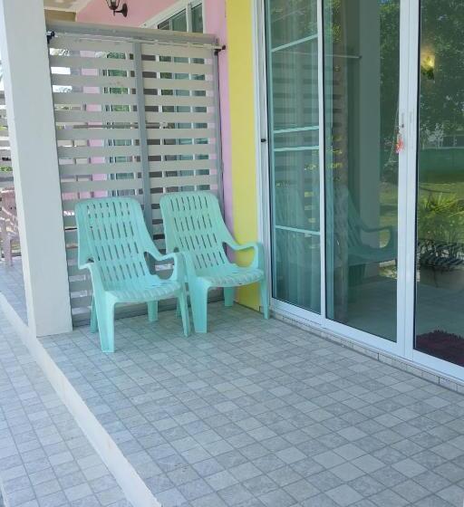 اتاق استاندارد اینتریور, Mook Ing Lay