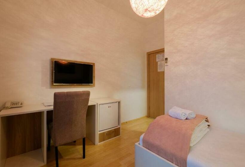 带阳台的标准单人间, Airport Hotel Garni