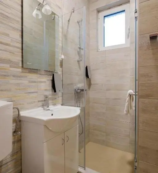 اتاق استاندارد یک نفره, Airport Hotel Garni