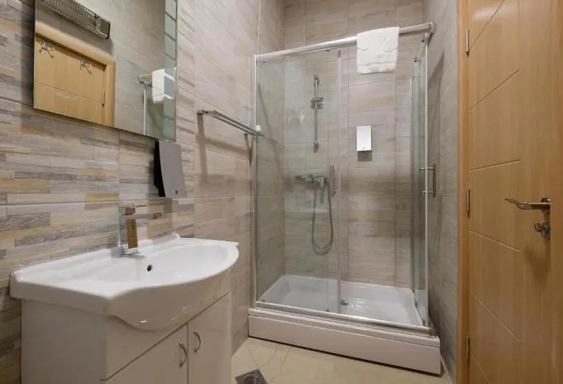 اتاق استاندارد, Airport Hotel Garni