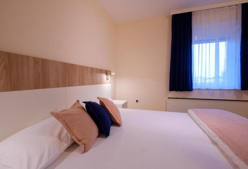 اتاق استاندارد, Airport Hotel Garni