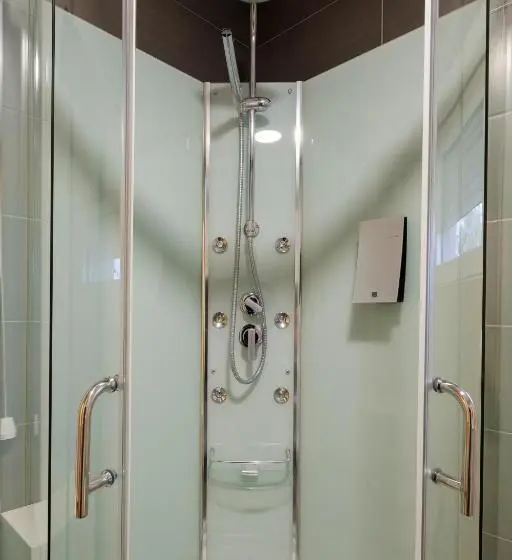 آپارتمان 1 خوابه با بالکن, Airport Hotel Garni