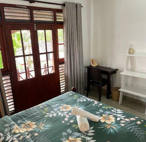 اتاق لوکس با بالکن و چشم‌انداز دریا, Sea Life Guest & Surf House