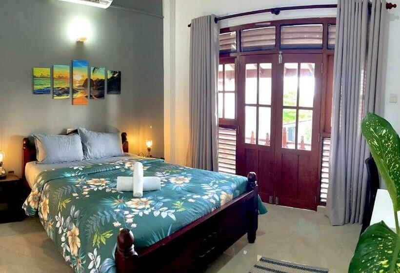 اتاق لوکس با بالکن و چشم‌انداز دریا, Sea Life Guest & Surf House