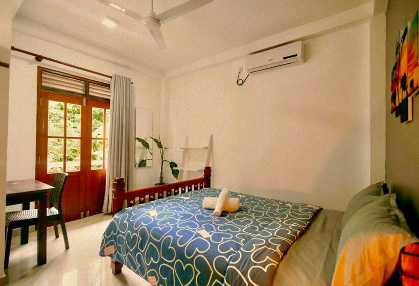 اتاق لوکس با بالکن, Sea Life Guest & Surf House