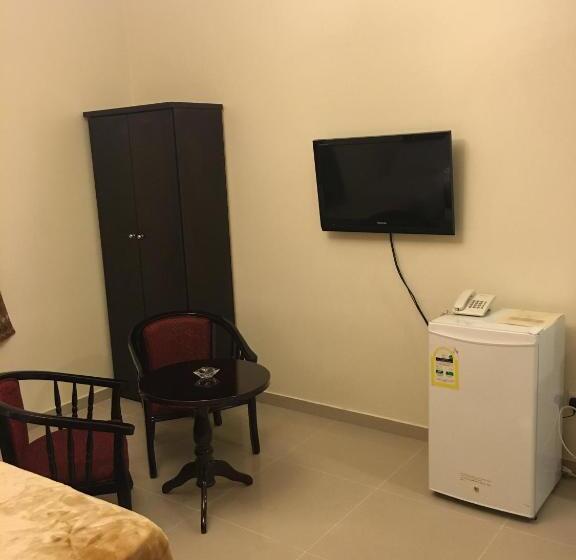 标准三人间, Al Meknan