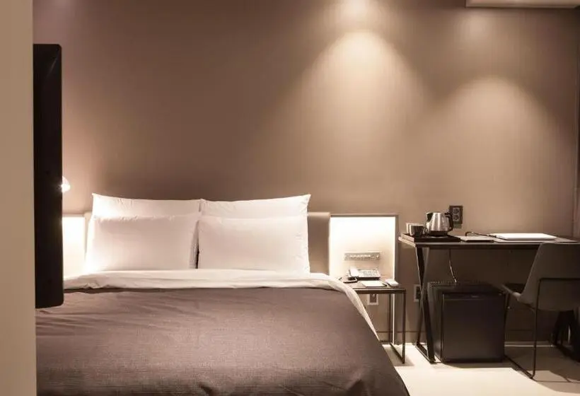 Chambre Deluxe, Gaden